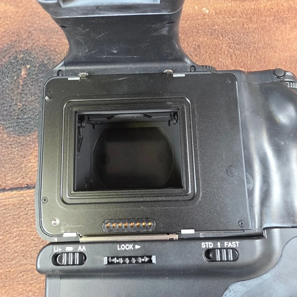 Phase One 645DF Camera Body V-Grip Air Medium Format Black Good Profoto Trigger